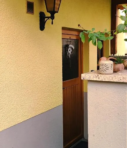 Monteurwohnung Schneider Apartman Grub am Forst